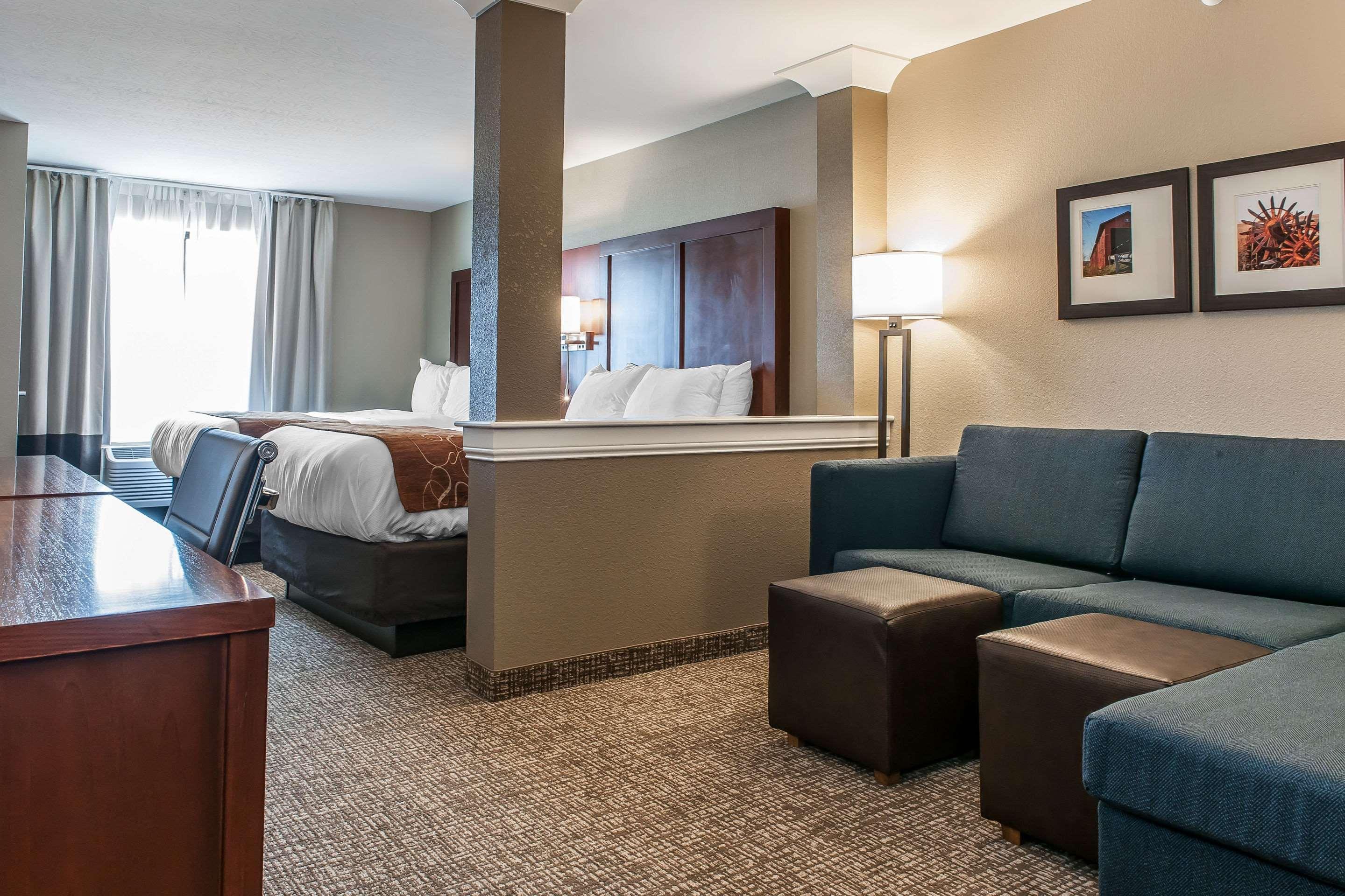 Comfort Suites Rensselaer Near Fair Oaks Exterior photo