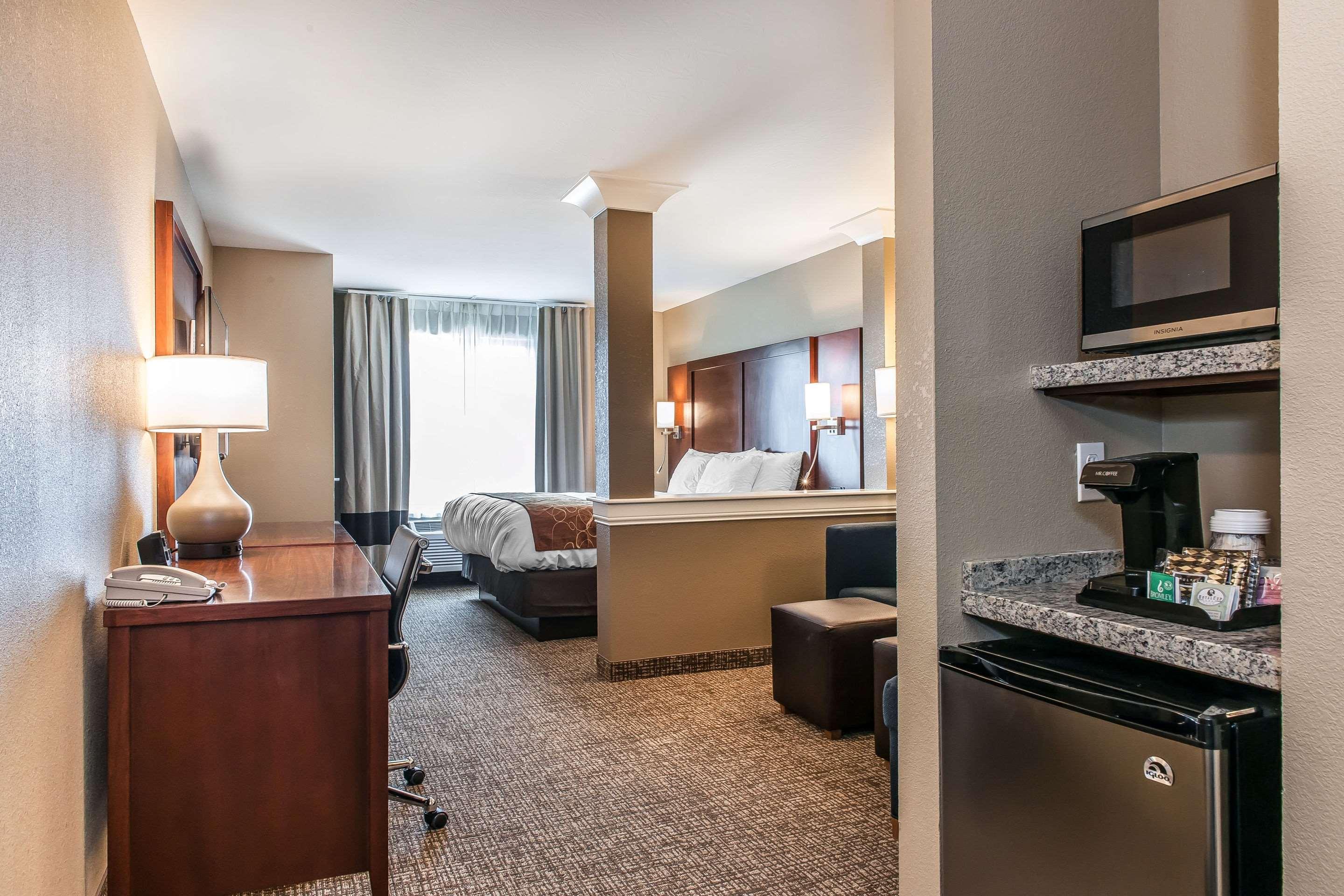 Comfort Suites Rensselaer Near Fair Oaks Exterior photo
