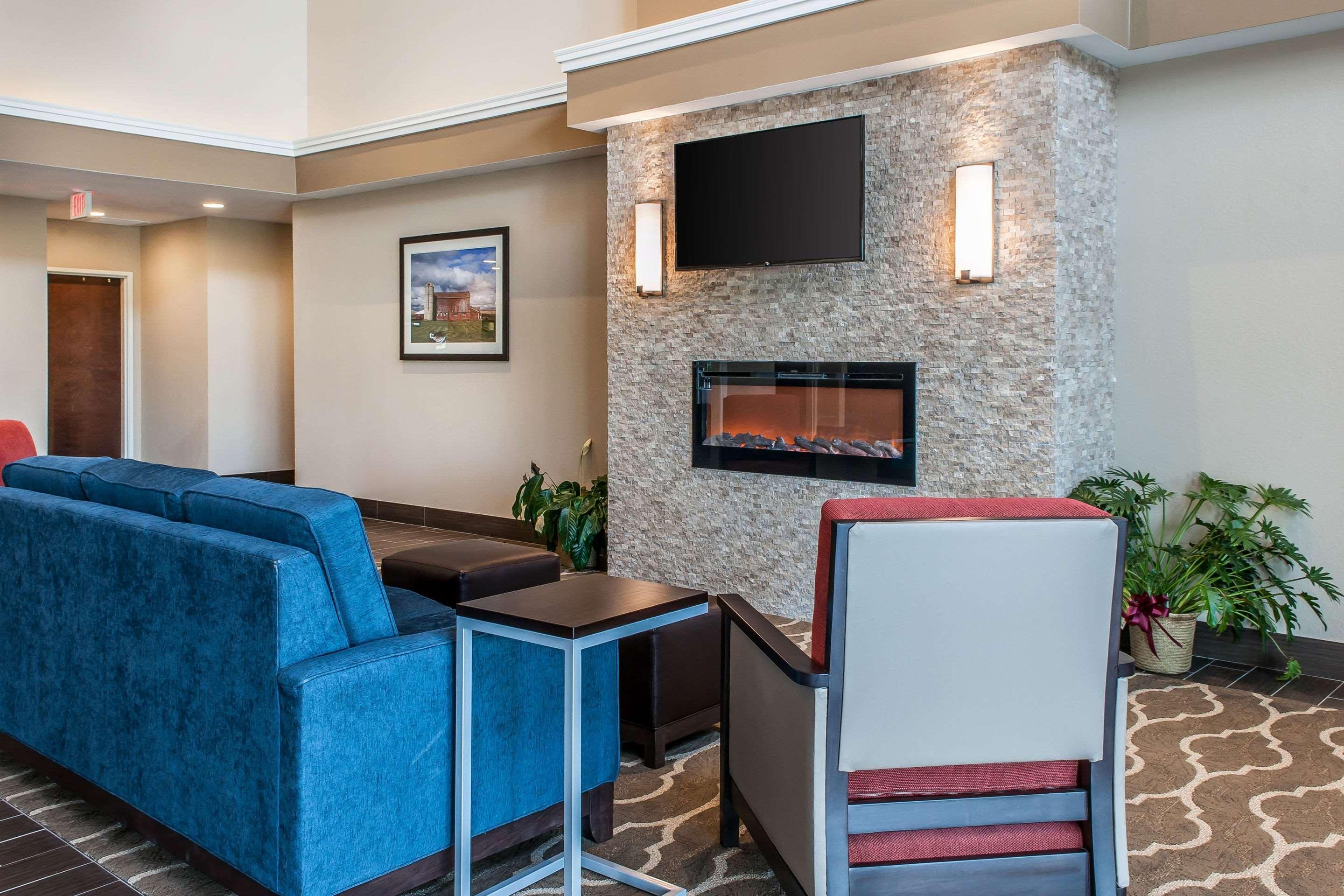 Comfort Suites Rensselaer Near Fair Oaks Exterior photo