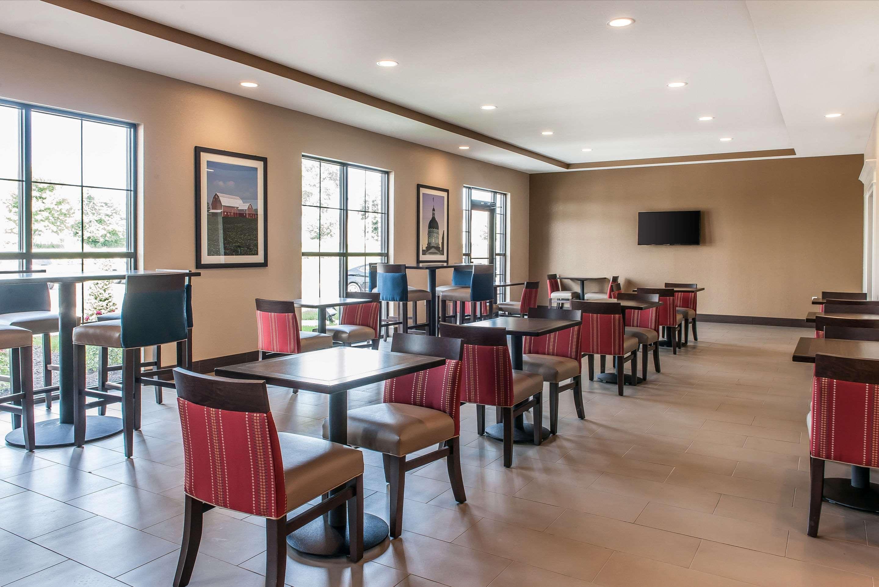 Comfort Suites Rensselaer Near Fair Oaks Exterior photo